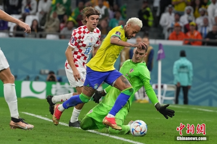 教育城焦点之战：五星巴西在加时领先终被克罗