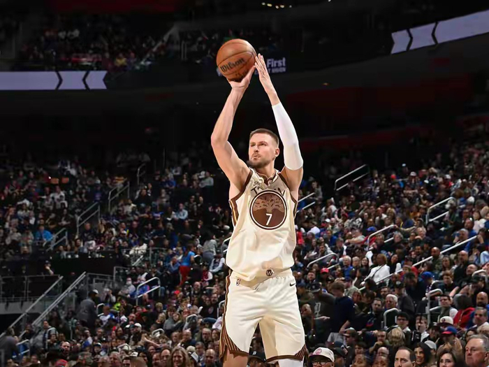 勇士高薪老将合同难兑现 下赛季或彻底摆烂