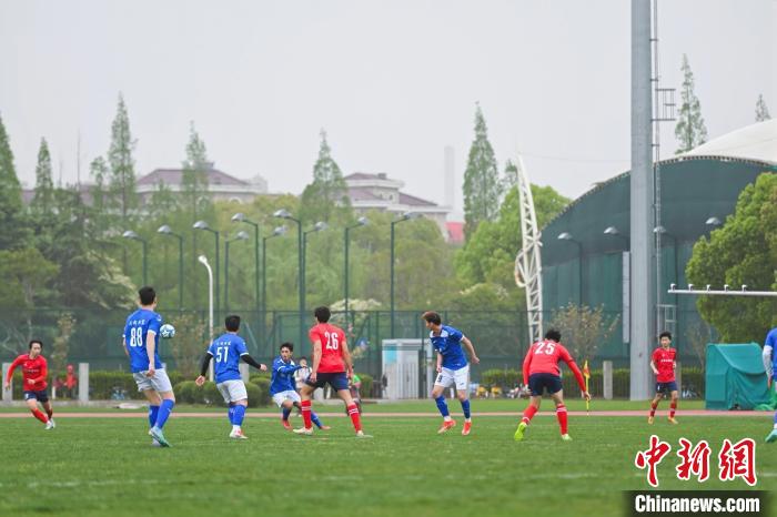 沪黔足球友谊赛点燃校园热情，文化交融共绘乡